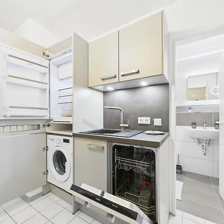 Zentral I Ruhig I Neues Bad & Kueche I Bis 4 Personen *